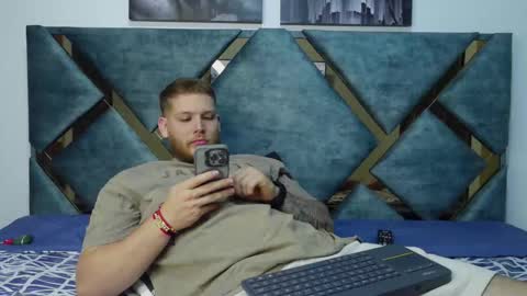 Snapshot of valentino_ferrari28 chatting on 10.17.25 Valentino Ferrari online show from 10.17.25