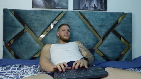 Snapshot of valentino_ferrari28 chatting on 10.22.25 Valentino Ferrari online show from 10.22.25