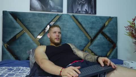 Snapshot of valentino_ferrari28 chatting on 10.23.25 Valentino Ferrari online show from 10.23.25