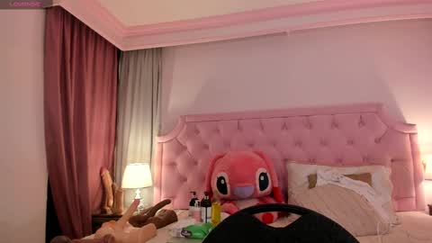 Vale Toro  online show from 02.15.25