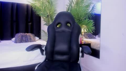 valeri_tafur online show from 10.20.25