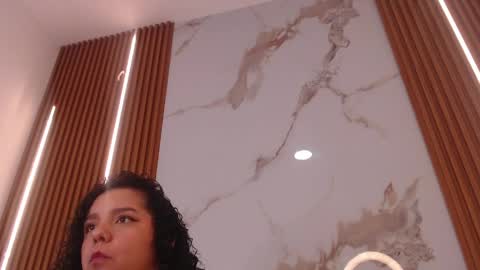 Snapshot of valeria_lovell chatting on 04.11.26 Vale online show from 04.11.26