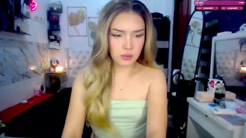 Snapshot of valeria_nikia chatting on 10.19.25 VALERIA online show from 10.19.25
