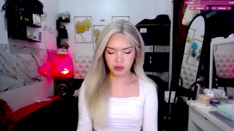 Snapshot of valeria_nikia chatting on 11.24.25 VALERIA online show from 11.24.25