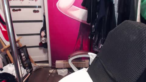 Snapshot of valeriaxkiss chatting on 12.27.24 ValeriaXKiss online show from 12.27.24