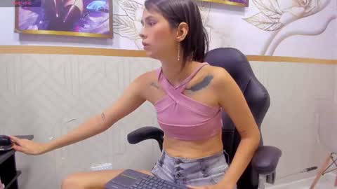 Snapshot of valerie__skinny chatting on 06.13.26 valeri online show from 06.13.26