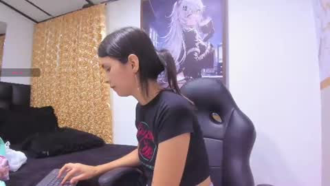 Snapshot of valerie__skinny chatting on 06.22.26 valeri online show from 06.22.26