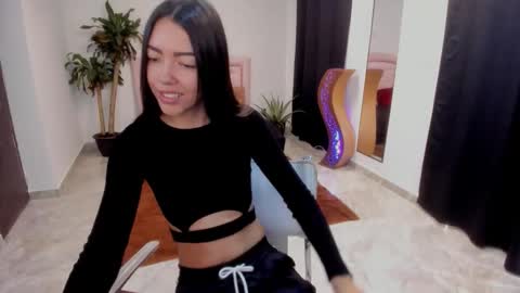 Snapshot of valerie_fox19 chatting on 11.28.25 Valerie fox online show from 11.28.25