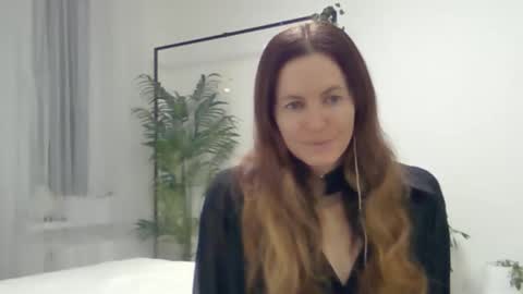 valerie_rose777 online show from 12.19.25