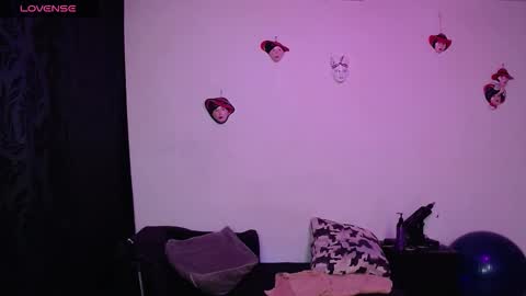 Snapshot of valerie_smile chatting on 09.22.25 Valerie online show from 09.22.25