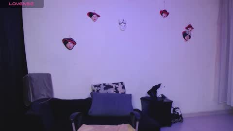 Snapshot of valerie_smile chatting on 10.05.25 Valerie online show from 10.05.25