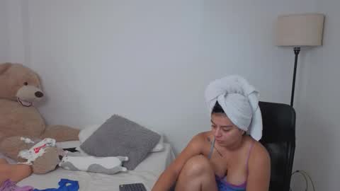 Snapshot of valerihouse chatting on 09.09.25 Juli C online show from 09.09.25