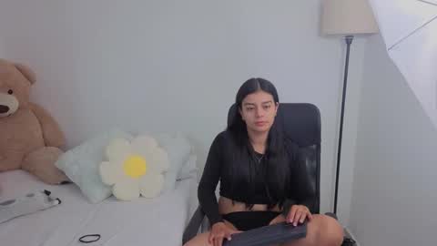 Snapshot of valerihouse chatting on 11.09.25 Juli C online show from 11.09.25