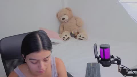 Juli C online show from 12.16.25