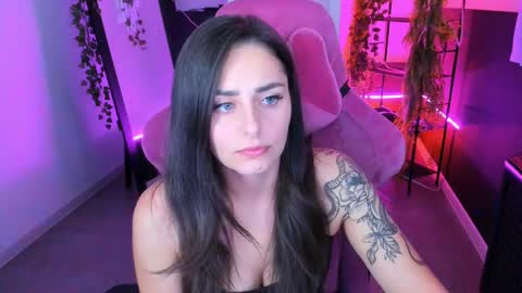 Snapshot of valeriiemills chatting on 10.03.25 Valerie online show from 10.03.25