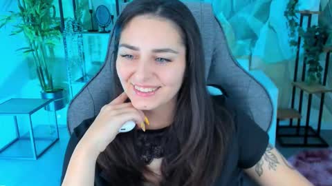 Snapshot of valeriiemills chatting on 10.10.25 Valerie online show from 10.10.25