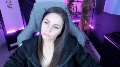 Snapshot of valeriiemills chatting on 10.15.25 Valerie online show from 10.15.25