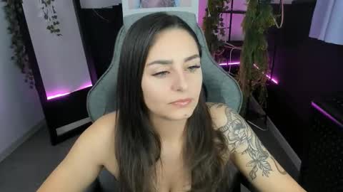 Snapshot of valeriiemills chatting on 10.17.25 Valerie online show from 10.17.25