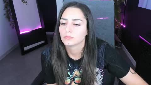 Snapshot of valeriiemills chatting on 10.21.25 Valerie online show from 10.21.25