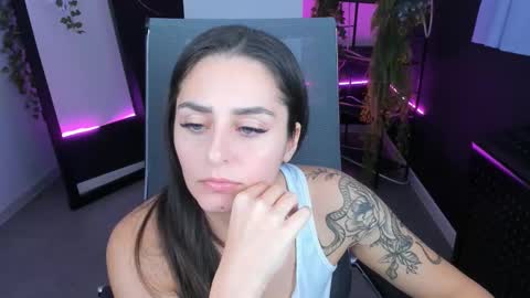 Snapshot of valeriiemills chatting on 10.22.25 Valerie online show from 10.22.25