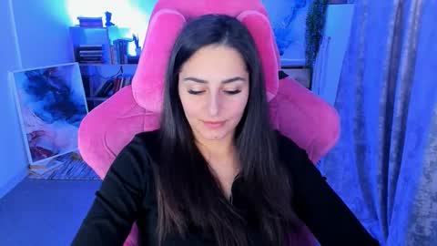 Snapshot of valeriiemills chatting on 10.27.25 Valerie online show from 10.27.25