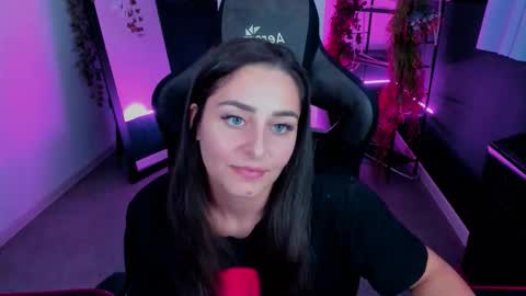 Snapshot of valeriiemills chatting on 10.28.25 Valerie online show from 10.28.25