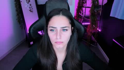 Snapshot of valeriiemills chatting on 10.29.25 Valerie online show from 10.29.25