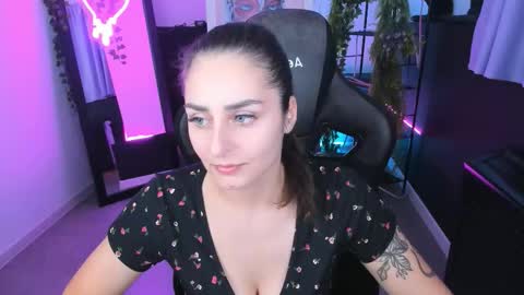 Snapshot of valeriiemills chatting on 11.05.25 Valerie online show from 11.05.25