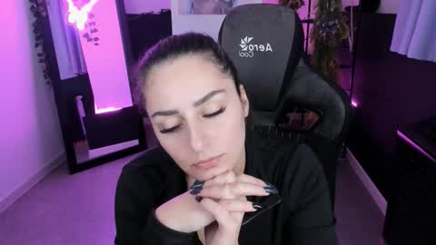 Snapshot of valeriiemills chatting on 11.08.25 Valerie online show from 11.08.25