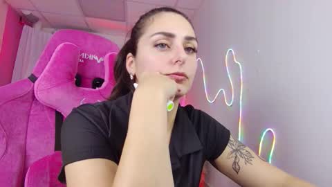 Snapshot of valeriiemills chatting on 11.25.25 Valerie online show from 11.25.25