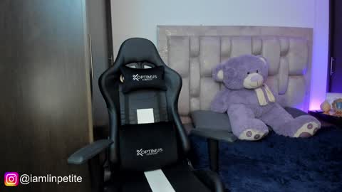 Snapshot of valery_dupont chatting on 01.18.25 Valery Lin Dupont online show from 01.18.25