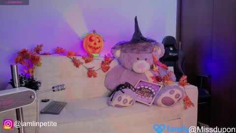 Snapshot of valery_dupont chatting on 10.30.25 Valery Lin Dupont online show from 10.30.25