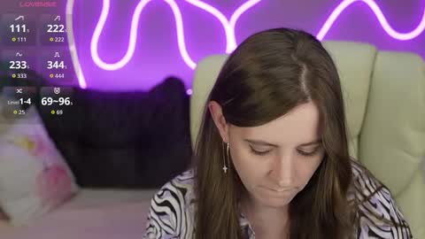 V A L E R Y  M U R online show from 11.02.25