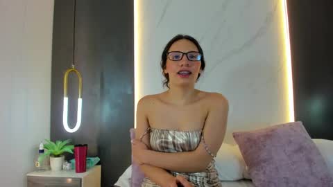Snapshot of valeryn_rosse chatting on 02.21.26 valeryn rosse online show from 02.21.26