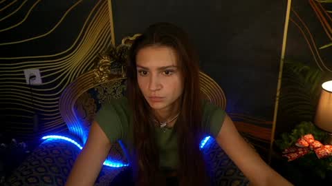 Snapshot of valeryroyale chatting on 12.18.24 Valery online show from 12.18.24