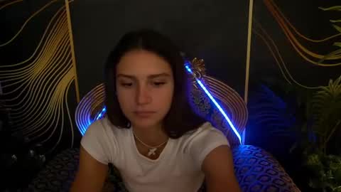 Snapshot of valeryroyale chatting on 01.19.25 Valery online show from 01.19.25