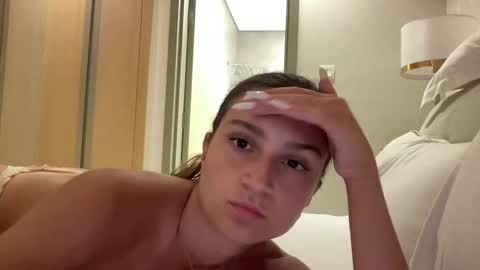 Snapshot of valeryroyale chatting on 10.02.25 Valery online show from 10.02.25