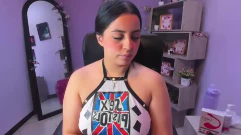 Snapshot of valerysexx_ chatting on 10.09.25 vale online show from 10.09.25