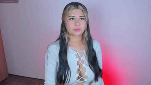 Snapshot of valeska__v chatting on 10.14.25 your loveee online show from 10.14.25