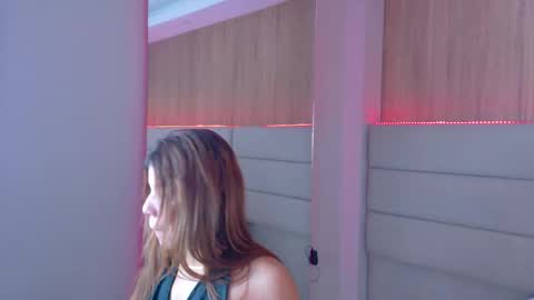 Snapshot of valeswift chatting on 11.25.25 Vale online show from 11.25.25