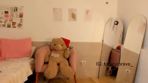 Snapshot of valientegirl_ chatting on 10.15.25 VALIENTE online show from 10.15.25