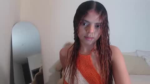 Snapshot of valientegirl_ chatting on 03.10.26 VALIENTE online show from 03.10.26