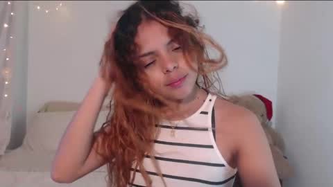 Snapshot of valientegirl_ chatting on 04.19.26 VALIENTE online show from 04.19.26