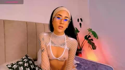 Snapshot of valkamoon25 chatting on 10.23.25 Val online show from 10.23.25