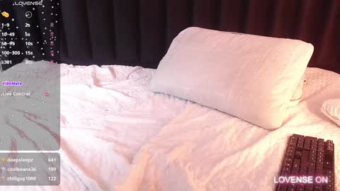 Snapshot of valkiria_moore chatting on 12.14.24 Valkiria moore online show from 12.14.24