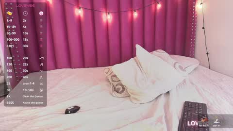 Snapshot of valkiria_moore chatting on 12.20.24 Valkiria moore online show from 12.20.24