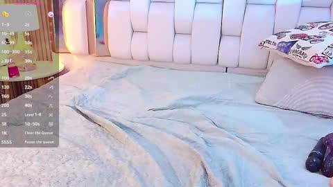 Snapshot of valkiria_moore chatting on 02.26.25 Valkiria moore online show from 02.26.25