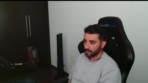 Snapshot of vallartamexi chatting on 12.13.25 Roberto Carlos online show from 12.13.25