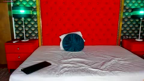 Valerie Val V online show from 10.05.25