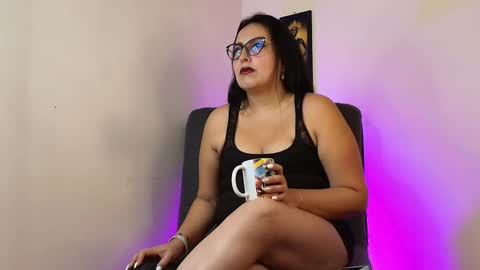 Snapshot of vallery16 chatting on 11.19.25 Vallery16 online show from 11.19.25